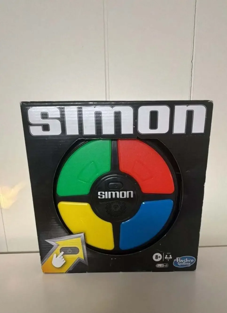 Hasbro Gaming Simon Electronic Memory Game with Lights and Sounds